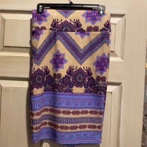 Pull-on pencil skirt